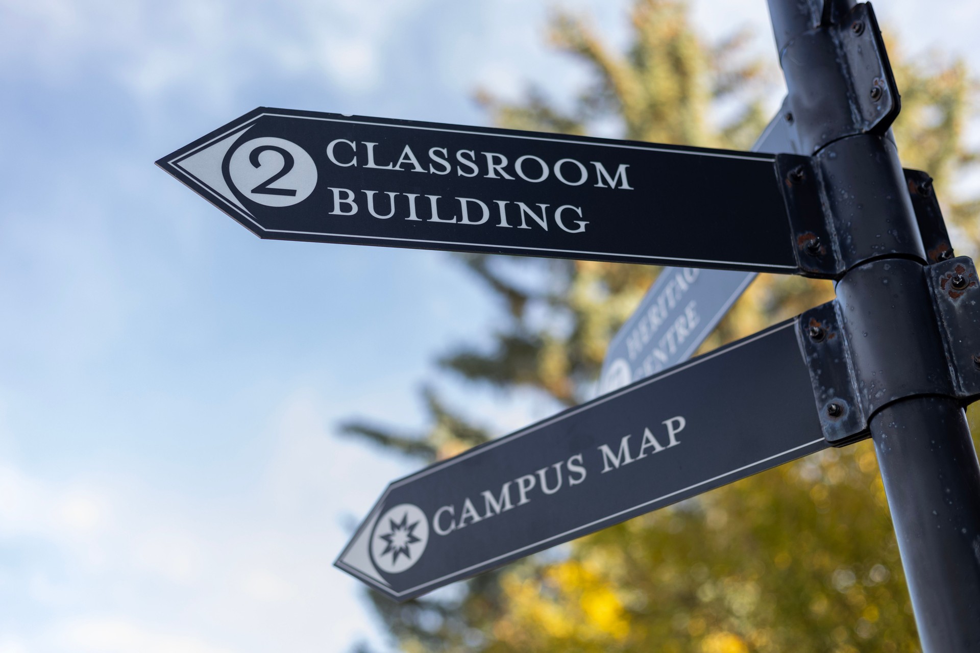 A pointer with directions "campus map" and "classroom building"